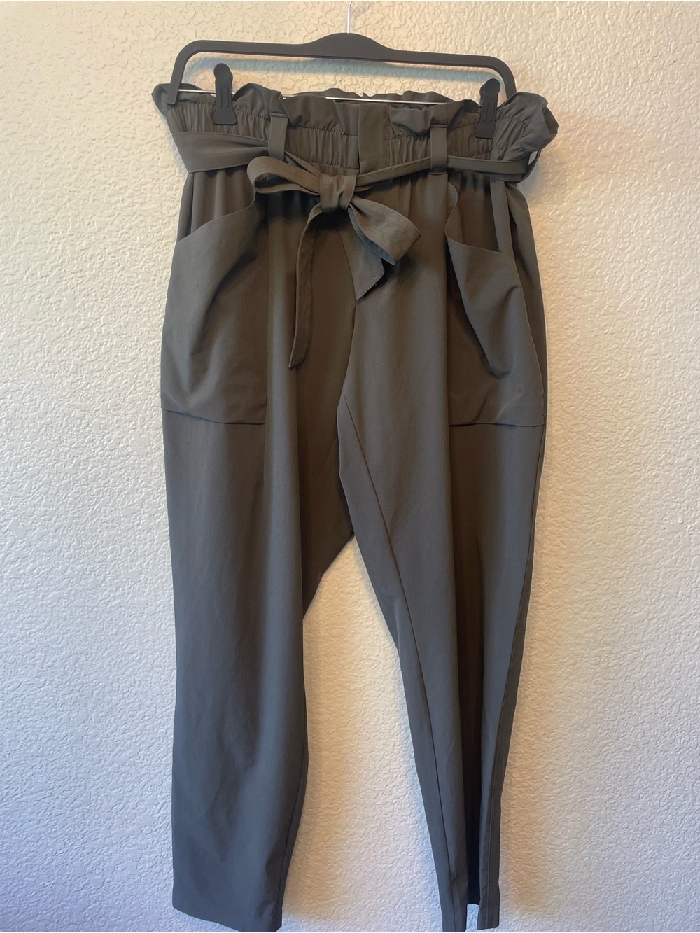 Athleta Olive Skyline Pants II Paperbag Tie Waist Utility w/ Pockets Sz 12 NWOT
